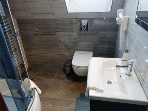 2 bedrooms, 3 beds