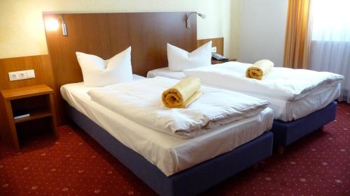 2 twin beds