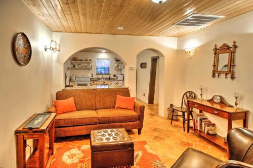 Charming Couples Casita, Walk to Old Mesilla Plaza in 聖思多羅