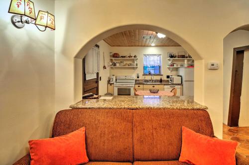 Charming Couples Casita, Walk to Old Mesilla Plaza in 聖思多羅