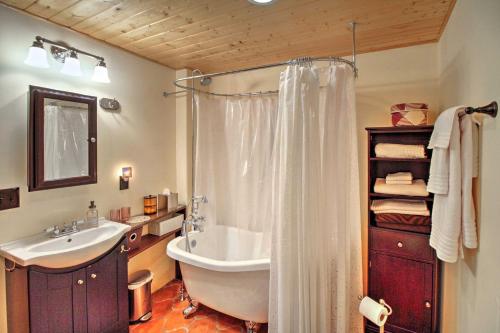 Charming Couples Casita, Walk to Old Mesilla Plaza in 聖思多羅