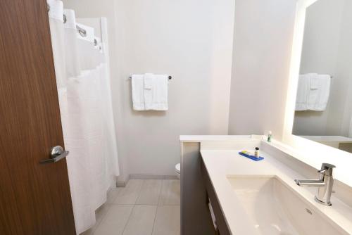 Holiday Inn Express & Suites - Madisonville, an IHG Hotel in Madisonville, USA