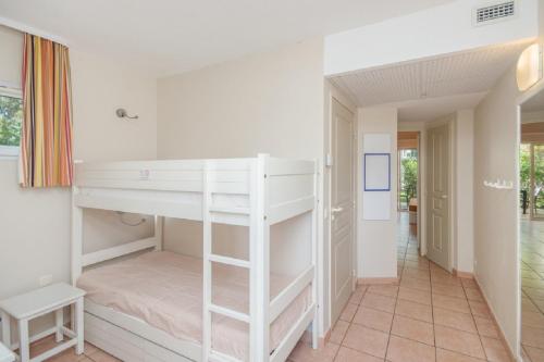 2 bunk beds, 2 sofa beds