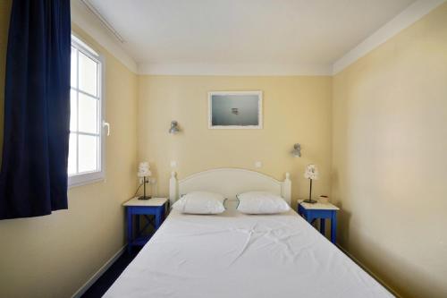 1 double bed, 2 sofa beds