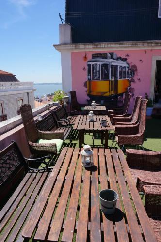 Alfama Patio Apartments - image 2