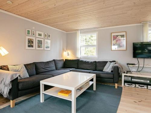 Three-Bedroom Holiday home in Væggerløse 6