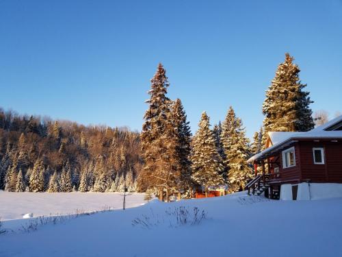 Kan-à-Mouche Pourvoirie Auberge et Chalets