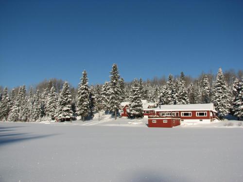 Kan-à-Mouche Pourvoirie Auberge et Chalets