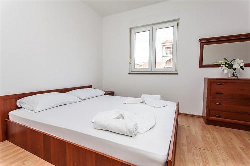Apartment Tomi - Novalja - image 6