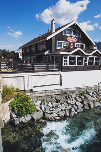 Hemsedal Cafe Skiers Lodge - image 5