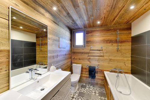 Chalet le petit Nicolas, jacuzzi, vue Mont Blanc in Argentiere