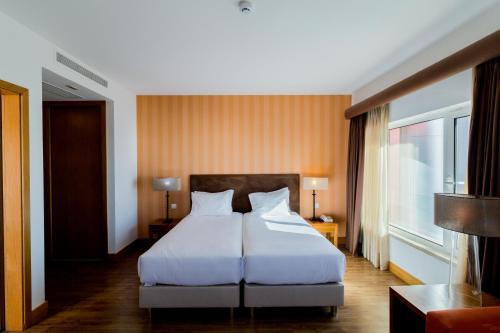 Standard Double or Twin Room with Sea View image 6