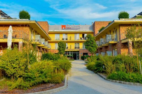 . Royal Club Hotel