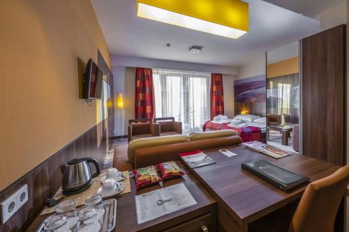 Royal Club Hotel - image 5