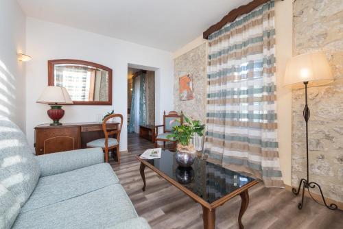 251912153 Monnaber Nou Finca Hotel & Spa