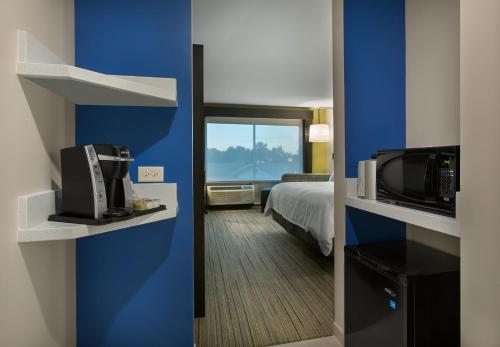 Holiday Inn Express - Lake Park, an IHG Hotel