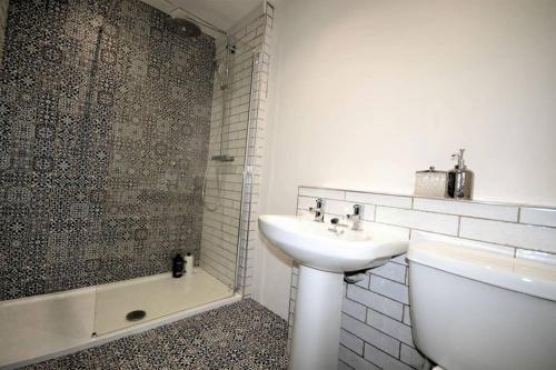 ECHO BEACH-LARGE 4 Bed BEACH HOUSE-TREARDDUR BAY