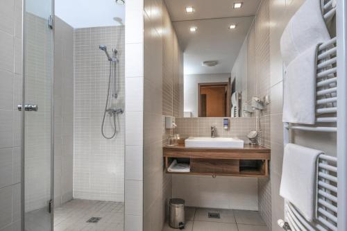 Royal Club Hotel - image 11