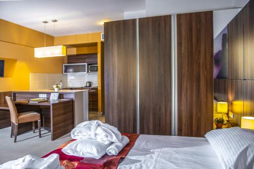 Royal Club Hotel - image 8