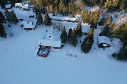 Kan-à-Mouche Pourvoirie Auberge et Chalets