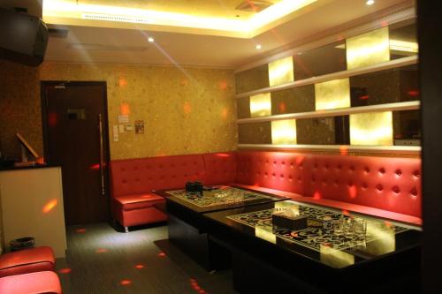 Recreational facilities, ZEN Premium Dela Chambre Hotel Manila in Binondo