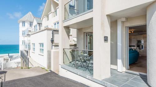 3 Porthmeor Apartments, Super Comfortable, Parking, Private Balcony. Close To Tate Gallery St Iv