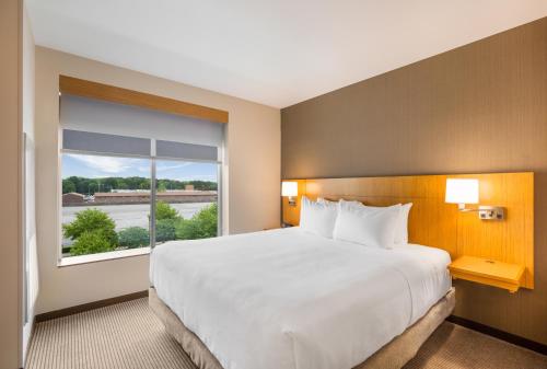 Hyatt Place Hampton Convention Center - image 4