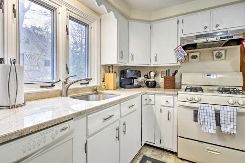 Family Home with Beach Gear and BBQ Walk to Shore - image 7
