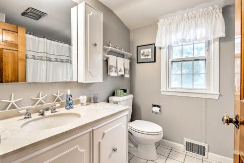 2 Mi to Shore Home with BBQ and Beach Gear in Mashpee 2 Mi to Shore Home with BBQ and Beach Gear in Mashpee