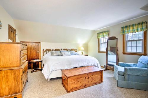 2 Mi to Shore Home with BBQ and Beach Gear in Mashpee 2 Mi to Shore Home with BBQ and Beach Gear in Mashpee