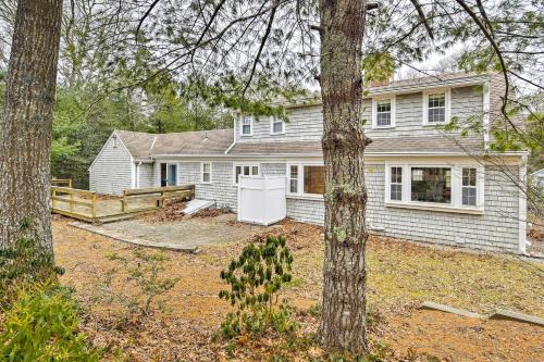 2 Mi to Shore Home with BBQ and Beach Gear in Mashpee 2 Mi to Shore Home with BBQ and Beach Gear in Mashpee