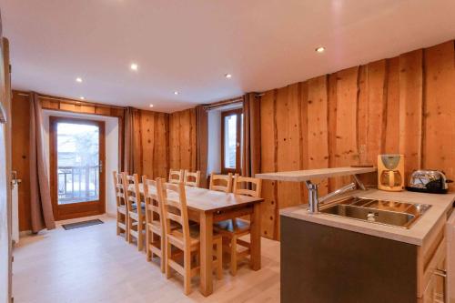 4 bedrooms, 7 beds