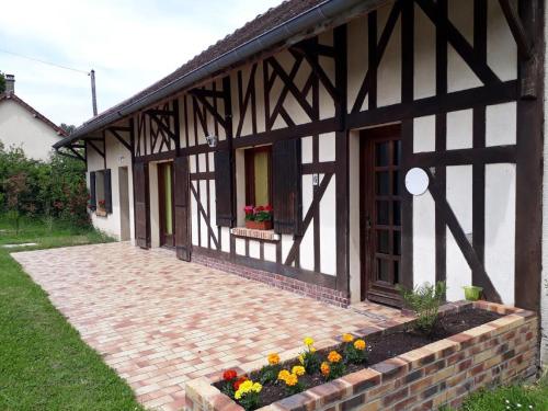 Relaxing Holiday Home in Dosches near Town Centre gîte à louer Champigny