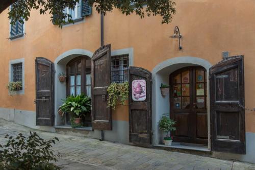 Antica Casa Dei Rassicurati - Accommodation - Montecarlo