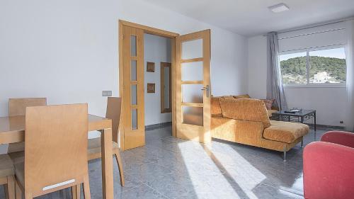 R83 Villa Rosales - image 2