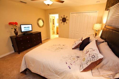 8888 Paradise Palms - image 5
