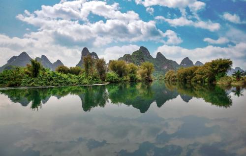 Yangshuo Mountain Retreat