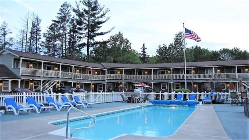 Swimming pool, Mt. Madison Inn & Suites in Gorham