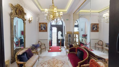 Conacul Coroanei Luxury Boutique Hotel - Bucharest