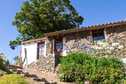  Cozy stone house in the mountains in Arbejales