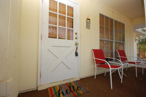 2 BR 2 BA w/family rm extra sleeper~small community dock~screened heated pool - image 3