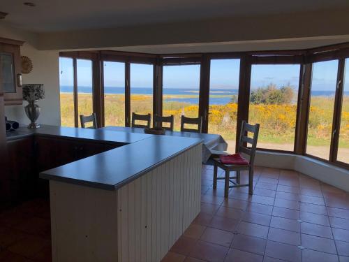 House with sea views close to Beach with WiFi and large kitchen and dining