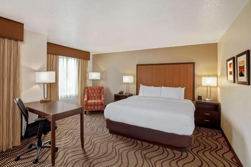 La Quinta Inn & Suites by Wyndham Las Vegas Red Rock / Summerlan