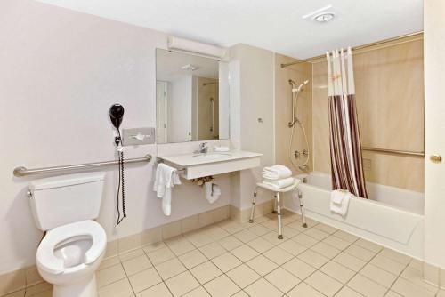 La Quinta Inn by Wyndham Santa Fe - image 5
