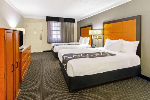 2 double beds