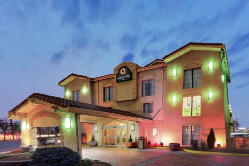 La Quinta Inn by Wyndham Chicago O'Hare Airport - image 5
