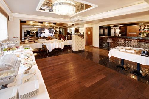 ห้องอาหาร, M Hotel Sosnowiec in ซอสโนเวียค