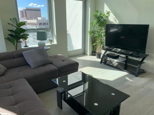 TOP FLOOR CORNER LUXURY PENTHOUSE CONDO WITH OCEAN VIEWS - image 6