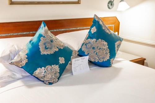 Twin Towers Inn - image 8