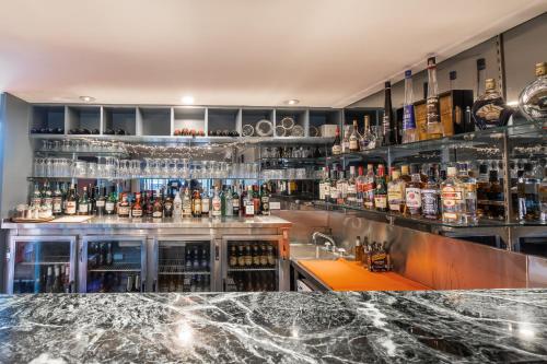 Twin Towers Inn - image 2